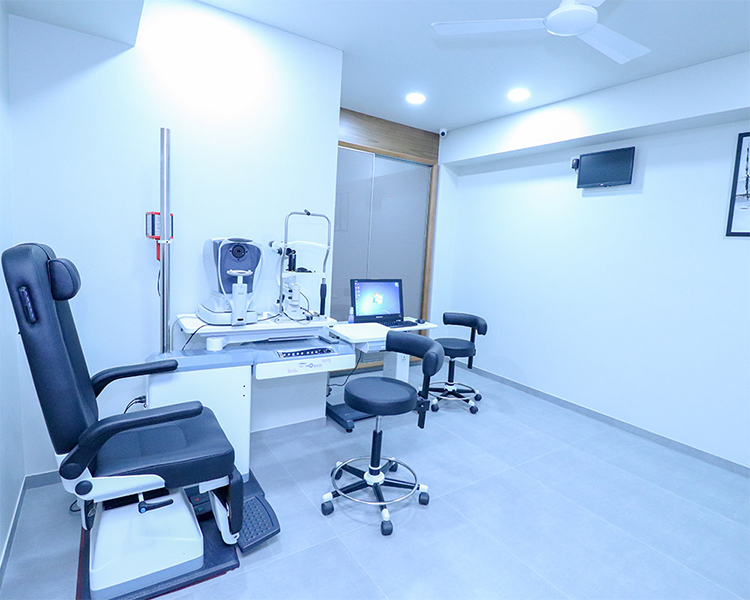 Cataract And Lasik Surgeon in Ahmedabad